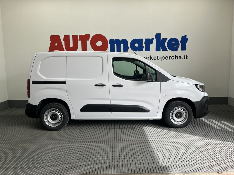 veicoli_commerciali_scheda.php?AUTO_VEICOLOPage=4&locale=it&IDVEICOLO=1S11596