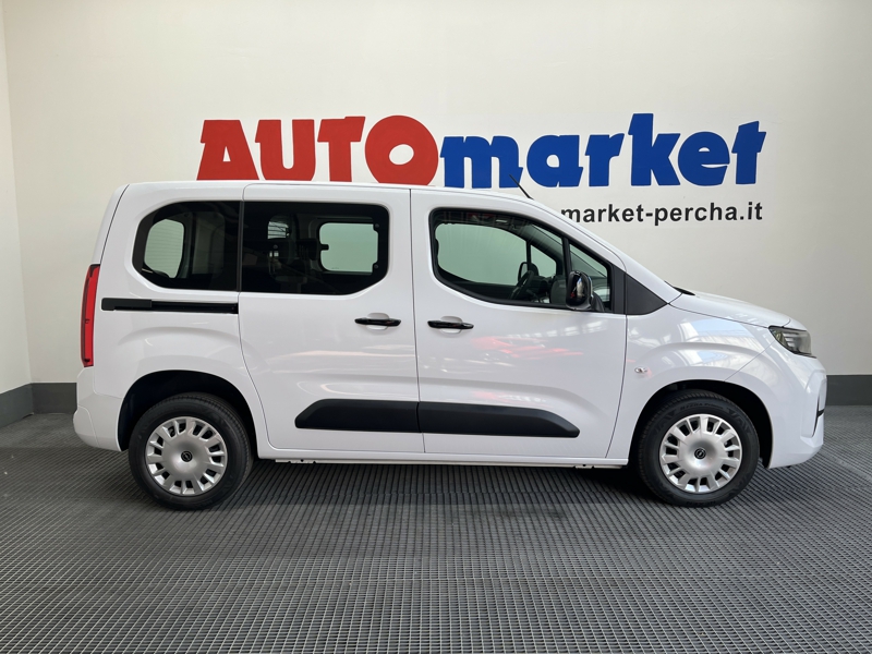 veicoli_commerciali_scheda.php?AUTO_VEICOLOPage=3&locale=it&IDVEICOLO=1S11886